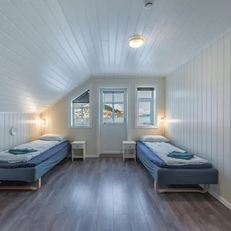 Holiday home Sorheim Brygge Lyngseidet